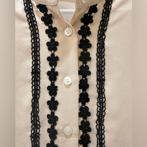 Versona Elegant Cream Blouse with Black Detailing- L - Picture 3 of 9